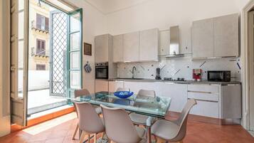 Apartamento | Cozinha privada | Máquina de café expresso, chaleira elétrica