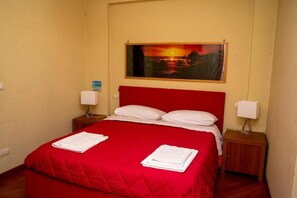 2 bedrooms, blackout drapes, free WiFi - Mazzini House (Catania)