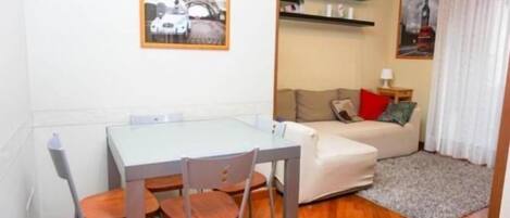 Basic Apartment | Living area