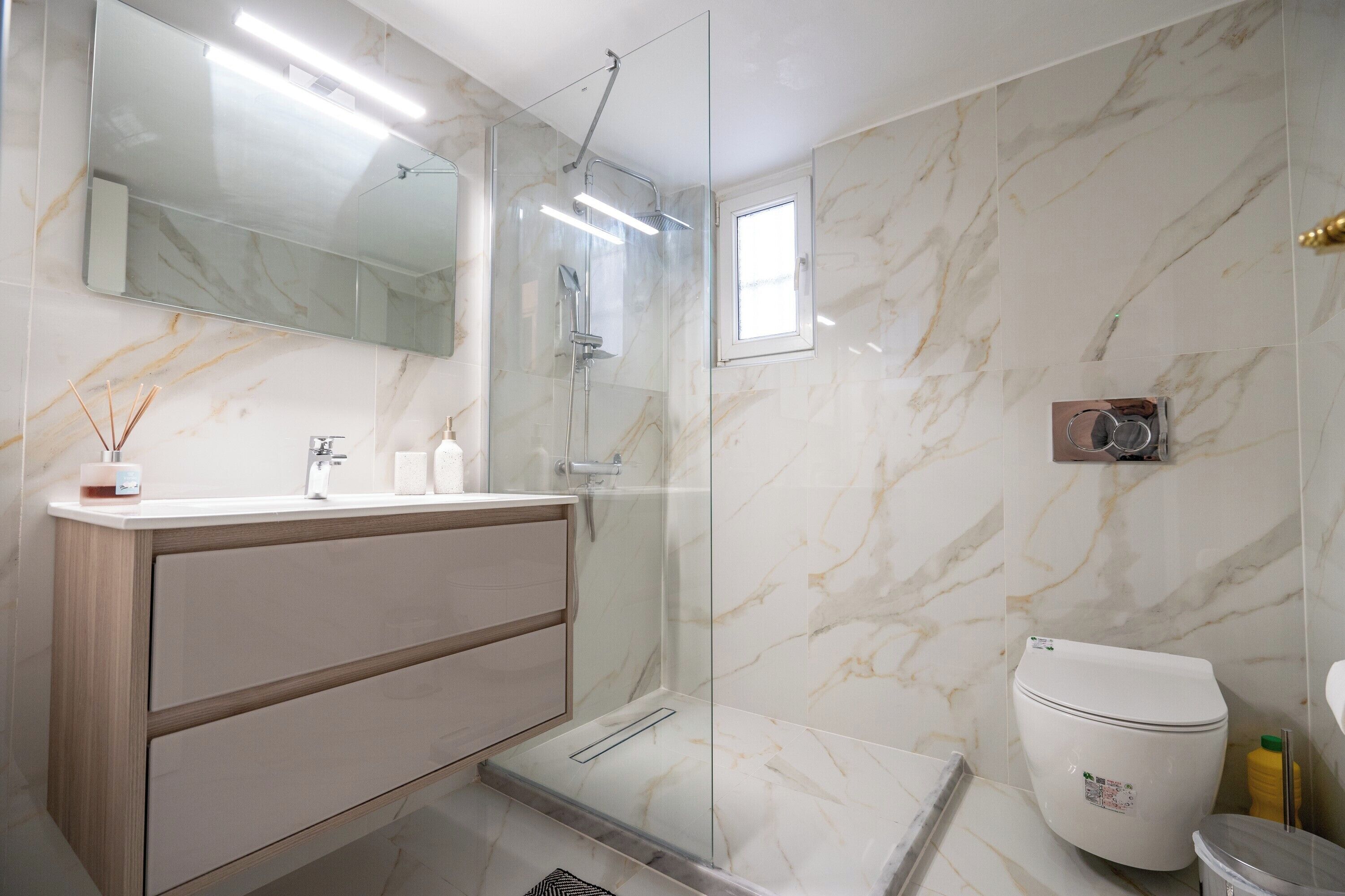 Toallas, jabón, papel higiénico