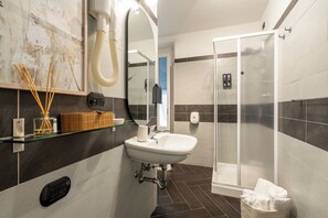 Shower, hair dryer, towels, soap - I Remi del Prione by Le 5 Terre (La Spezia)