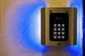 Um teclado numérico com os números de 1 a 9, zero, asterisco e sinal de cerquilha.