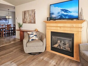 Televisión y chimenea 