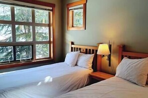 3 habitaciones, tabla de planchar con plancha y wifi gratis 