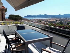 Outdoor dining - CANNES West Villa SEA VIEW (Cannes)