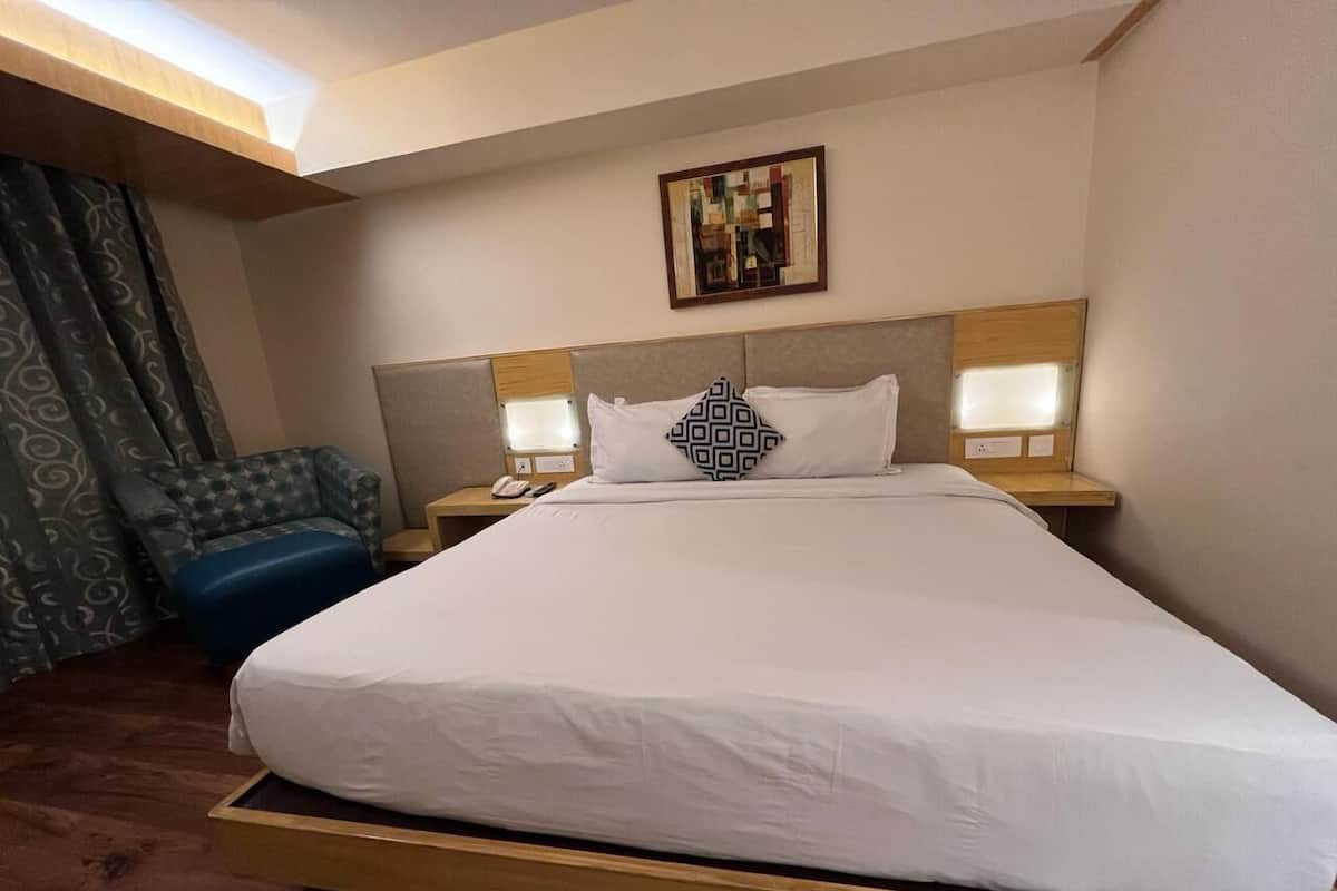 Executive Room, City View | 1 bilik tidur, meja, ruang kerja komputer riba, seterika/papan seterika
