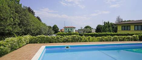 Piscine extérieure (ouverte en saison)