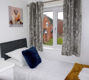 3 bedrooms, in-room safe, desk, iron/ironing board