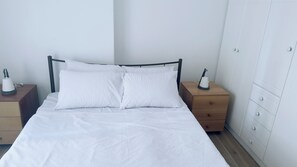 2 dormitorios, tabla de planchar con plancha, wifi y ropa de cama
