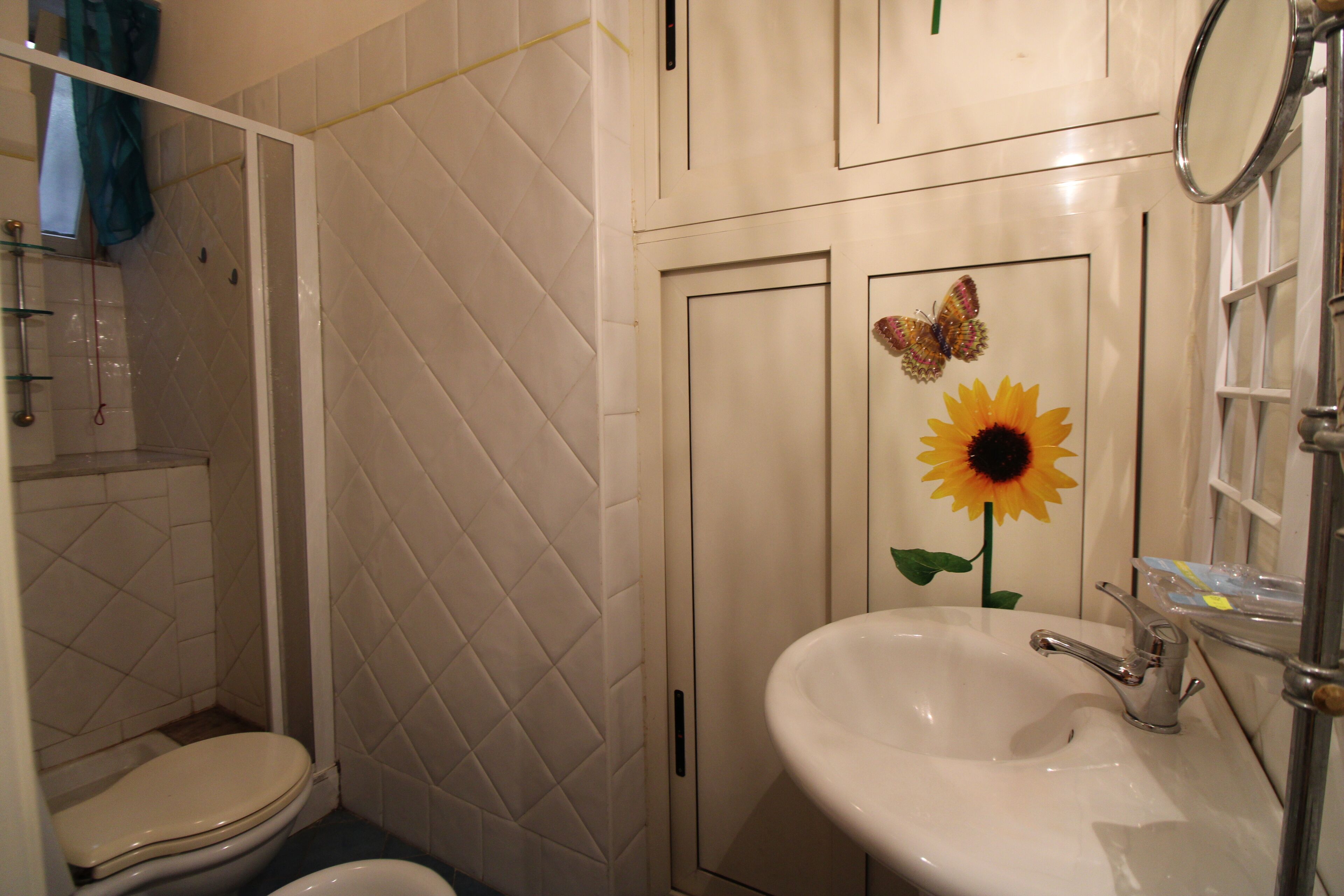 Doccia, asciugacapelli, bidet, asciugamani