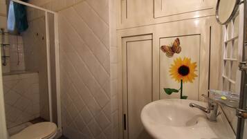 Doccia, asciugacapelli, bidet, asciugamani