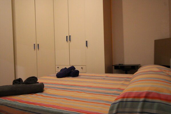 2 quartos, ferros/tábuas de passar roupa, Wi-Fi, roupa de cama