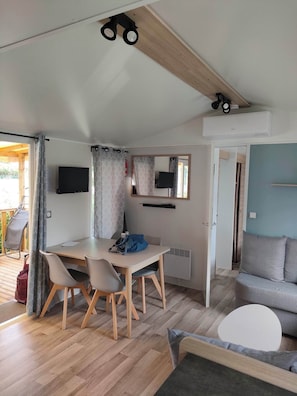 Interior - Comfortable mobile-home rental in a 4* campsite, Le lac des rêves. (Lattes)
