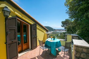 3 bedrooms - Villa Monte Enrico - Pool And Whirlpool (Camporosso)