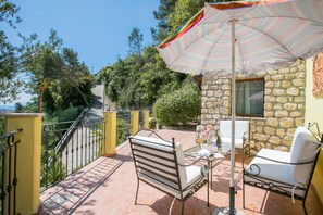 3 bedrooms - Villa Monte Enrico - Pool And Whirlpool (Camporosso)