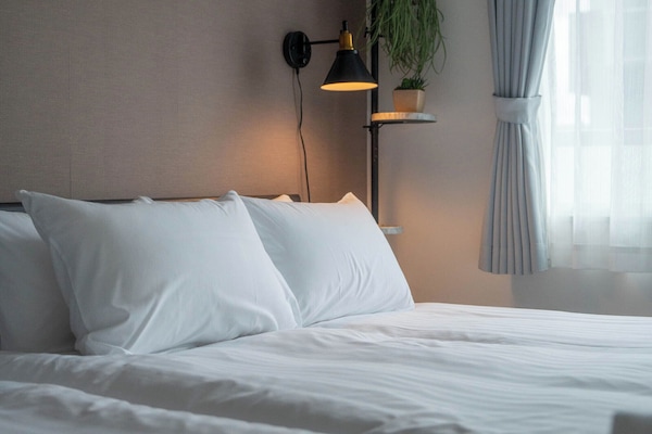 2 bedrooms, iron/ironing board, free WiFi