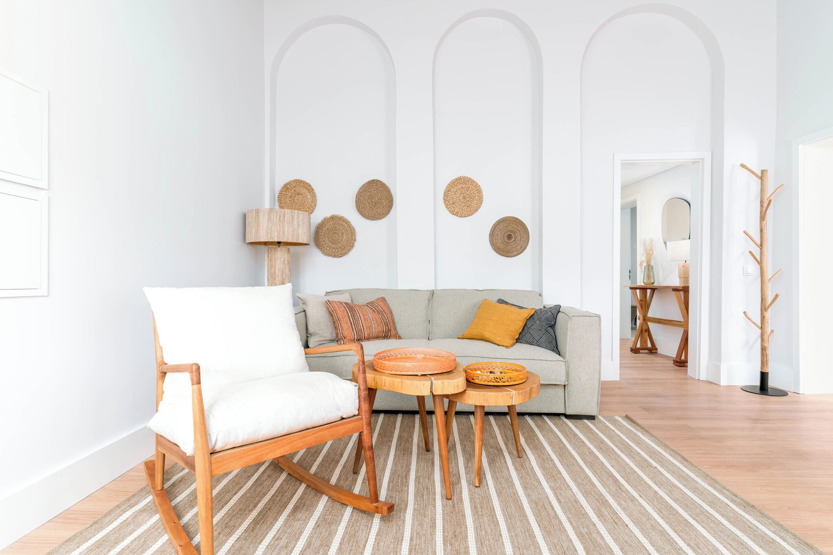 One-Bedroom Apartment with sofa bed | Coin séjour | Télévision de 50 pouces avec chaînes par satellite