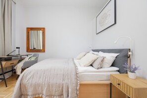 Apartment, 1 Schlafzimmer, Küche | Wohnzimmer | 60-Zoll-Smart-TV mit Kabelempfang