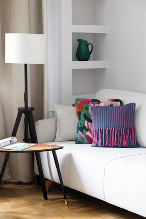 Apartment, 1 Schlafzimmer, Küche | Wohnzimmer | 60-Zoll-Smart-TV mit Kabelempfang