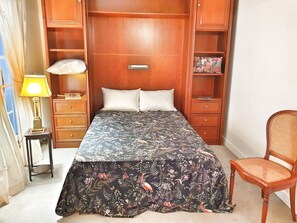 3 bedrooms, desk, iron/ironing board, WiFi