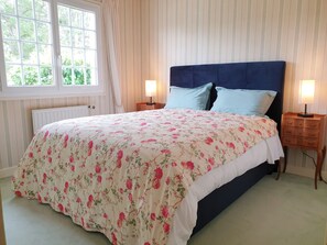 3 bedrooms, desk, iron/ironing board, WiFi