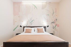 2 bedrooms, travel cot, WiFi, bed sheets