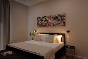 2 bedrooms, travel cot, WiFi, bed sheets