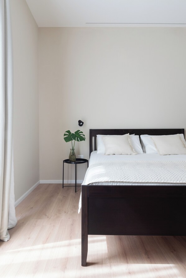 2 bedrooms, travel crib, WiFi, bed sheets