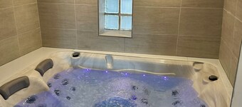 2 Bedroom Private vacation home in Amboise