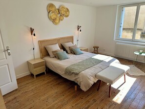 2 chambres, fer et planche à repasser, Wi-Fi, draps fournis