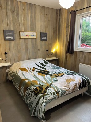 4 bedrooms, iron/ironing board, travel cot, free WiFi