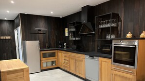 A modern kitchen with wooden cabinets, a stainless steel refrigerator, a dishwasher, and an oven. - 2 self-contained country homes with heated indoor swimming pool 8-12p (Aix-en-Issart)