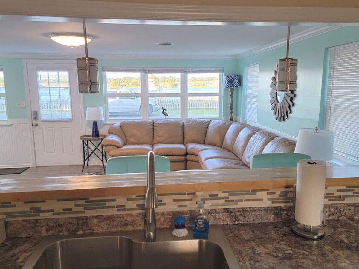 Two Waterfront Homes With Two Private Docks, Two Hot Tubs, Seven Bedrooms And 4 Bathrooms With Boat Lift. - Emerald Isle, NC