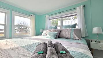 6 Schlafzimmer, Schreibtisch, Bügeleisen/Bügelbrett, Reisekinderbett