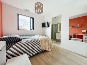 5 chambres, accès au Wi-Fi (inclus)