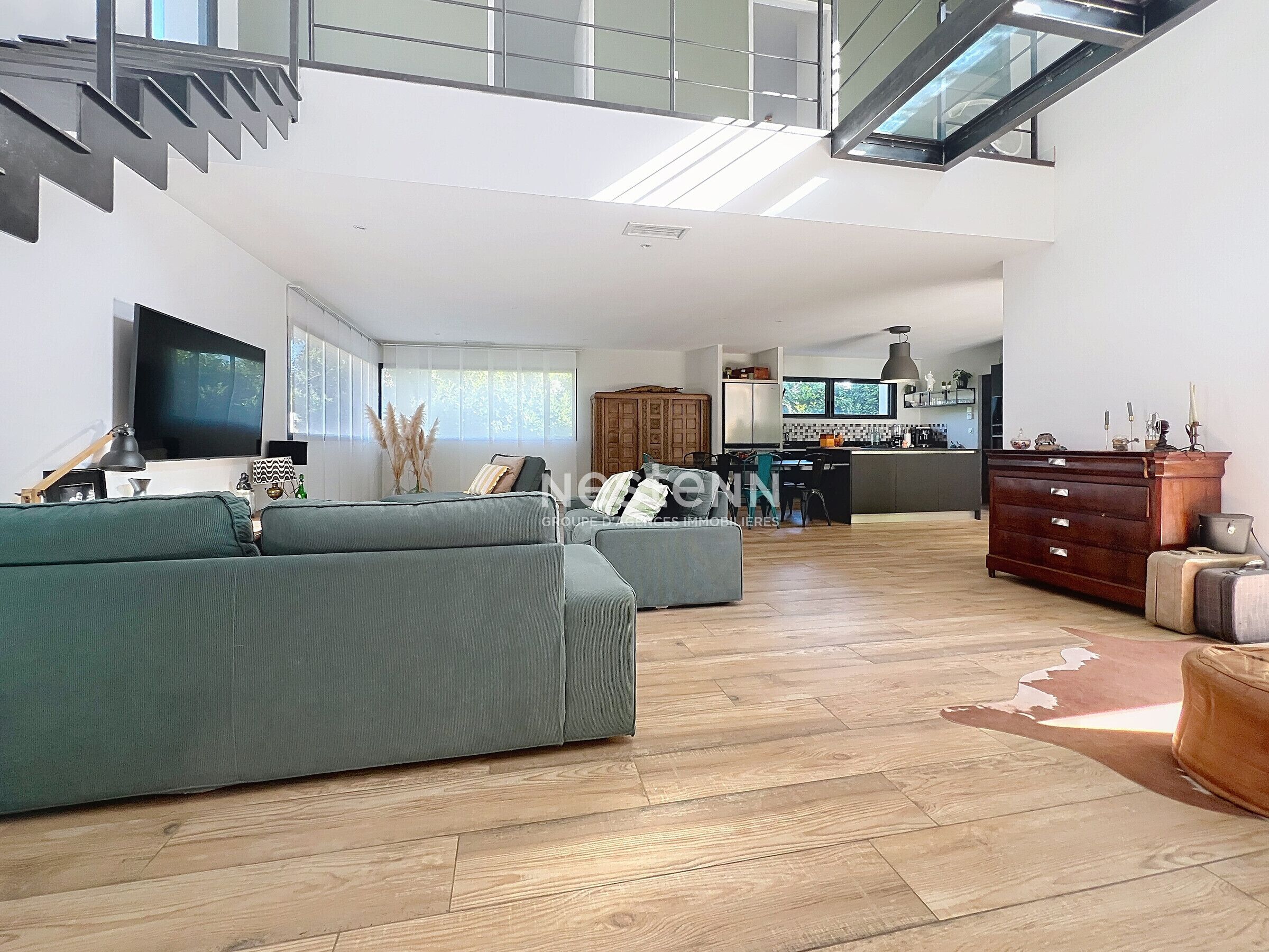 Télévision, table de tennis de table