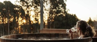 The Shed Retreat | Rural Getaway | Cedar Hot Tub