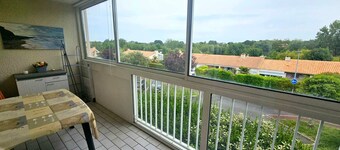 Close to Pontaillac: Cozy 1-Bedroom Apartment with Pool Access, Near Beach and Shops