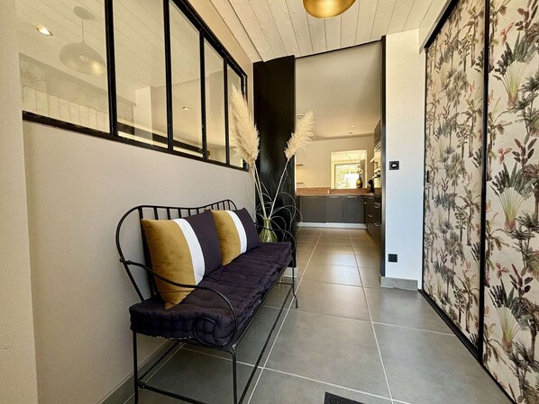 Interior - Renovated 3-room house with terrace in Saint-Pierre-d'Oléron (Saint-Pierre-d'Oléron)