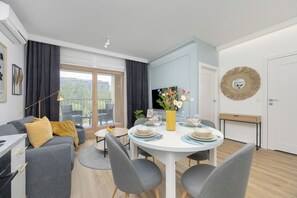 Lejlighed - 1 soveværelse - balkon | Skrivebord, arbejdsområde til bærbare computere, sengetøj