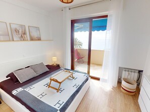 3 bedrooms, free WiFi, bed sheets - Superb renovated 4BR with AC and terrace near sea and center (Menton)