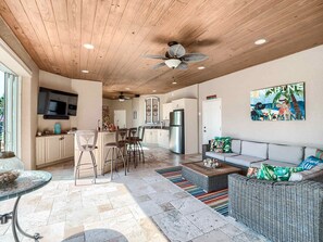 TV - Waterside Dream Picture Perfect Private Pool (Fort Myers Beach)