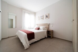 2 bedrooms, iron/ironing board