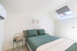 3 chambres, fer et planche à repasser, Wi-Fi, literie fournie