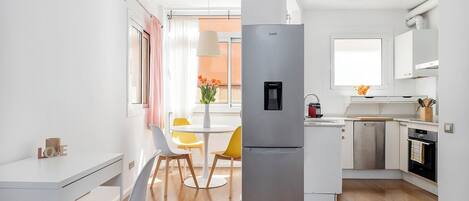Fridge, oven, stovetop, dishwasher