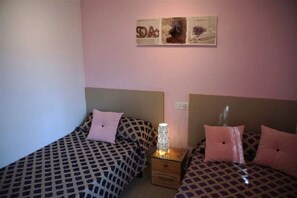 3 chambres, fer et planche à repasser, Wi-Fi, draps fournis