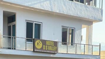 Deluxe Double Room, Balcony, Mountain View | Egyptian cotton sheets, premium bedding, Select Comfort beds