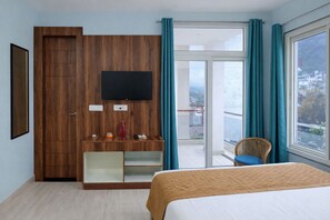 Deluxe Double Room, Balcony | Egyptian cotton sheets, premium bedding, Select Comfort beds