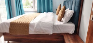 디럭스 더블룸, 발코니, 산 전망 | 간이 침대, 무료 유선 인터넷, 침대 시트, 휠체어로 이용 가능