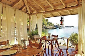 Outdoor dining - Villa Camilla 10P by VILLASRETREATS, W/Pool, A/C, Speed Wifi, near 5 Terre (Sarzana)